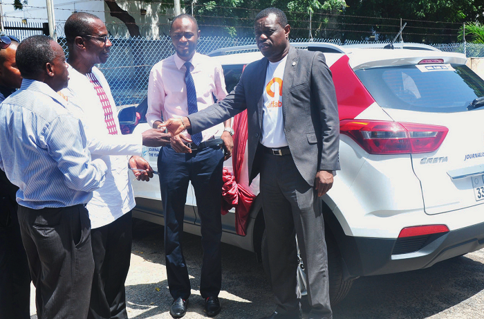 Mr Ekow Blankson, Director of Communication, IDEAL Finance Company (Sponsors), presenting the keys to the car for the best journalist to the GJA president